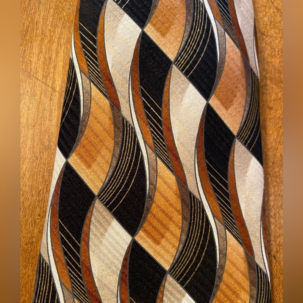 Covington Mens Wavy Silk Necktie Tie 58” Brown Tan Rust Black